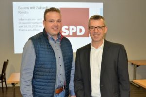 Christian Scholüke und Andreas Witte (von links) stellten das Thema Bauen in Rieste und Klimaschutz im Hotel Piazza zur Diskussion.